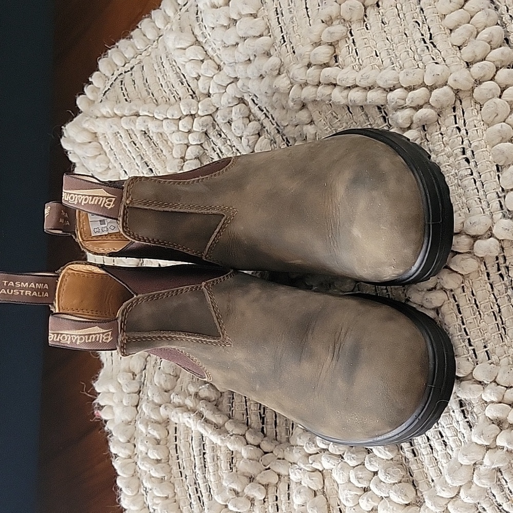 EUC Blundstone Women's Chelsea Boots